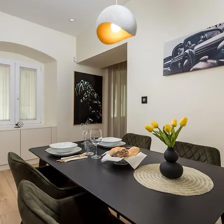 Cosy&lux On Main Square, Korzo Apartment *